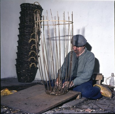 Mandenmakerij Kooymans, Schijndel 1965 (foto: Joop Schellinx, collectie BHIC nr. 1958-B-001022)