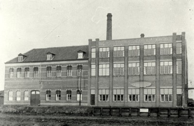 Gebouwen van de Nederlandse Cacaofabriek aan de Kanaaldijk Z.O.