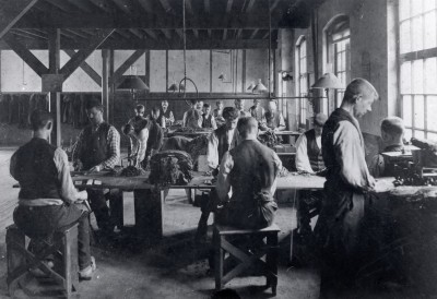 Fabrieksarbeiders aan het werk, Mignot & Block