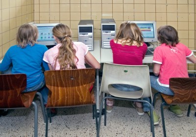 Les op de computer op school, Deurne 2014 (foto: Cor van Deursen, collectie RHCe nr. 255966)