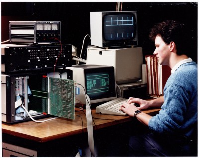 Moderne meet- en regeltechniek bij VOLT, Tilburg 1988 (foto: Hans Hulshoff, collectie Regionaal Archief Tilburg nr. 38901)