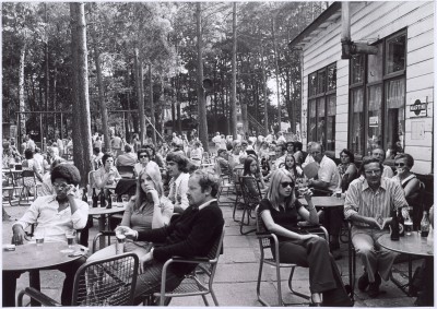 Terras bij het dierenpark