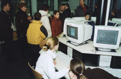 Eerste PC in de klas, Budel jaren 90 (foto: Baronie van Cranendonck, collectie RHCe nr. 52932)