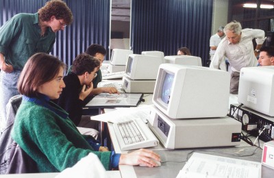 Computerles op school, Breda ca. 1983 (foto: Gemeente Breda, collectie Stadsarchief Breda nr. D5016)