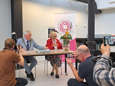Overdracht glasnegatieven Emile van Wageningh, 22 augustus 2025 (foto: Regionaal Archief Tilburg)