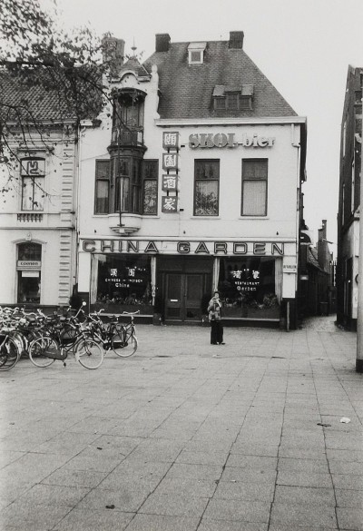 Chinees-Indische restaurant China Garden, met bordje 'Afhalen', Tilburg 1991 (foto: Wies van Leeuwen, collectie BHIC nr. PNB001064594)