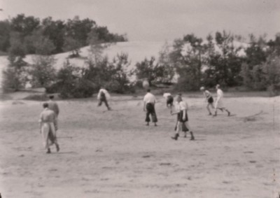 Afsluiting dansseizoen 1942 met dansleerlingen van Roosje Glaser, Loonse en Drunense duinen (Roosje Glaser Foundation) - filmstill