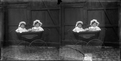 De kinderen Frans en Felix Dor zittend in een wandelwagen., omstreeks 1902
