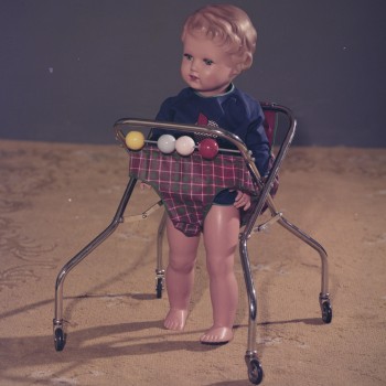 Pop in een looprek, Schijnel 1966