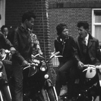 Nozems met brommers in Erp
