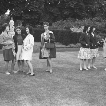 Vrouwelijke werknemers van Jansen de Wit, Schijndel 1961 (foto: Fotopersbureau Het Zuiden, collectie BHIC nr. 1632-004360)