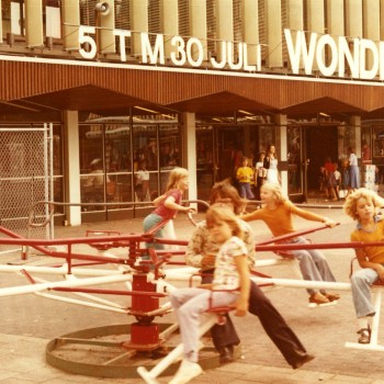 Speeltuin bij Wonderland, Eindhoven1976 (foto: Stichting Eindhovens vakantiecomité, collectie RHC Eindhoven nr. 0006208) 