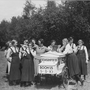Foto: ijscokar, Vught 1937 (foto: Het Zuiden, collectie BHIC)