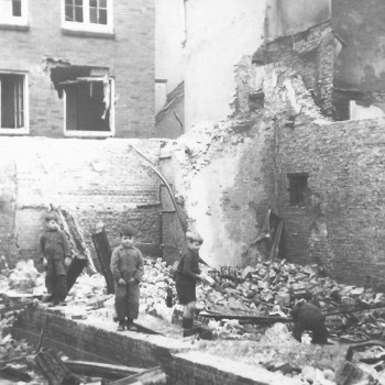 Raadhuisstraat, Roosendaal 1944 (foto: Jan Sturm, collectie West-Brabants Archief nr. K04716) 