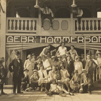 'Wembley Attractie' van de gebroeders Hommerson uit Ginneken, Waalwijk 1929 (foto: maker onbekend, collectie Streekarchief Langstraat Heusden Altena nr. WAA14329)